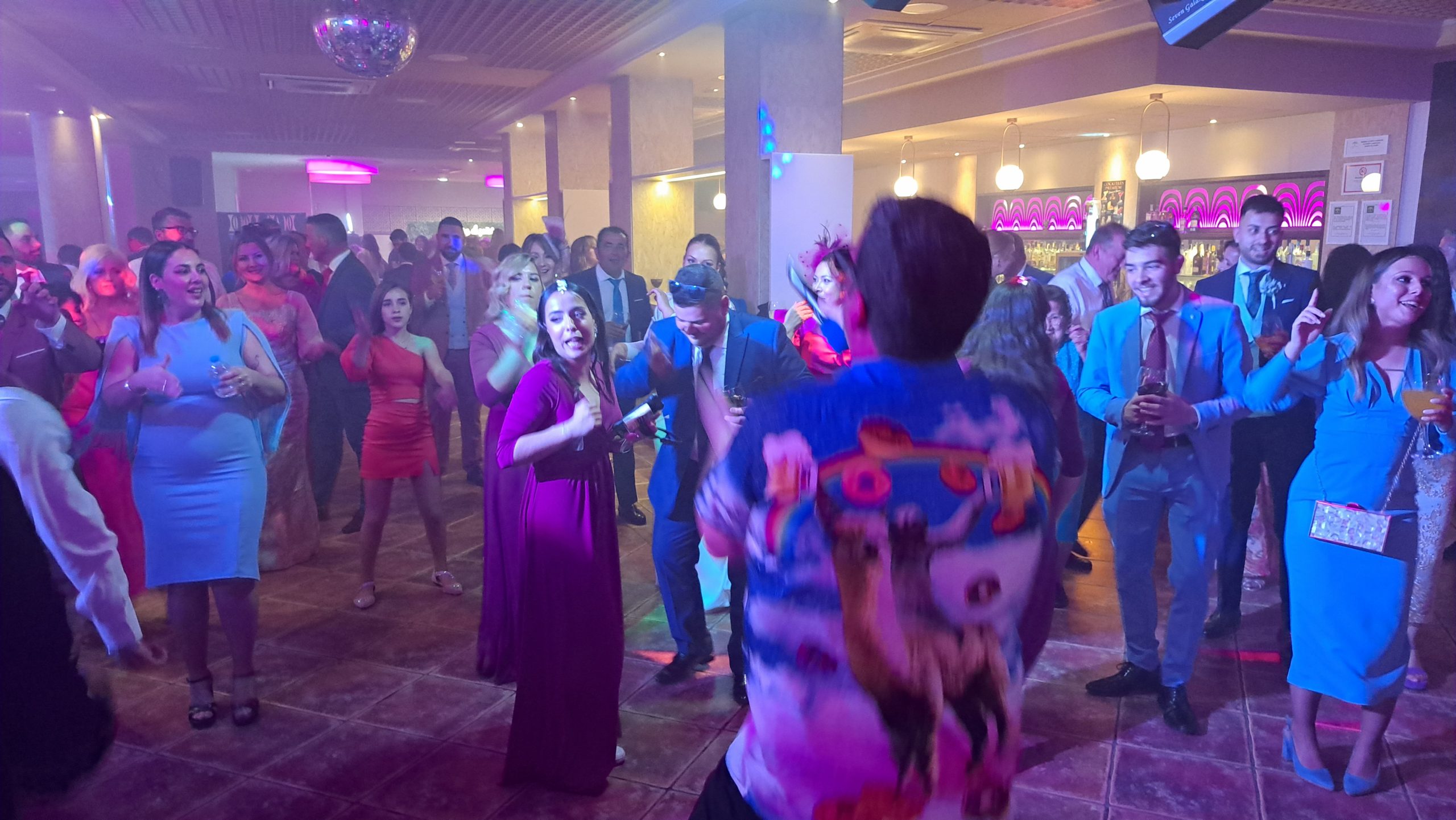 En este momento estás viendo 5 canciones de toda la vida que no pueden faltar en una boda