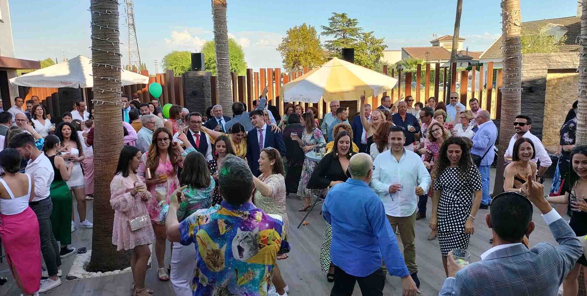 Contratar un DJ animador, esencial para que tu comunión sea una fiesta inolvidable