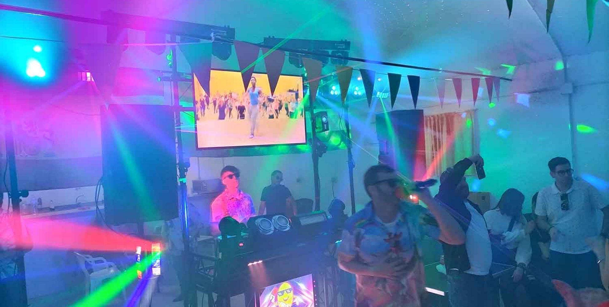 5 canciones con baile que harán explotar tu boda de diversión