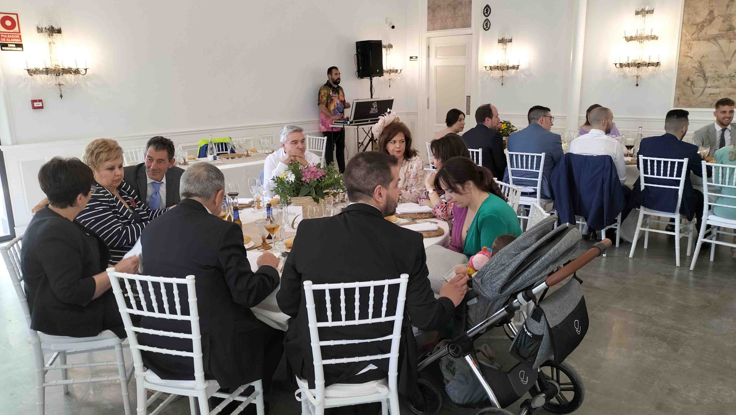 En este momento estás viendo 6 Canciones de boda para la entrada al banquete con energía