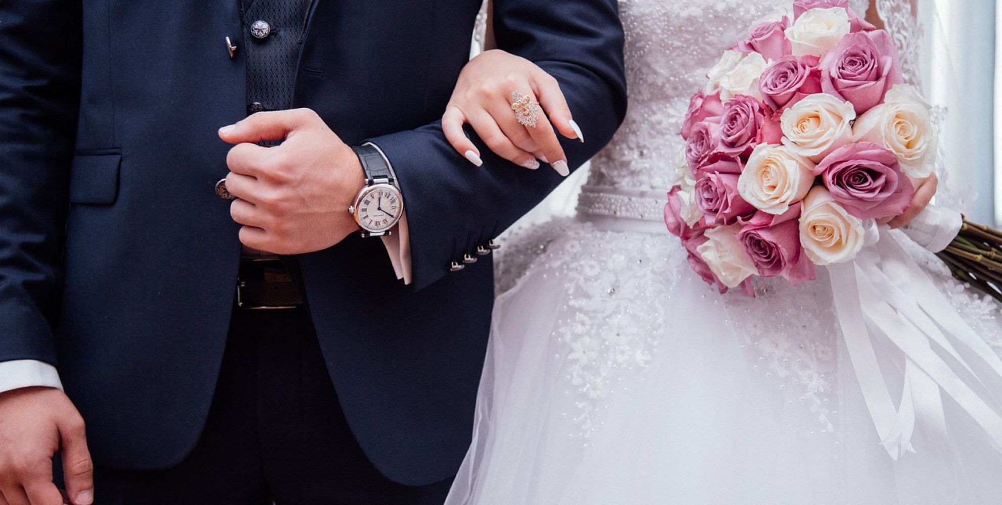 Elementos clave de una boda de lujo con música y animación